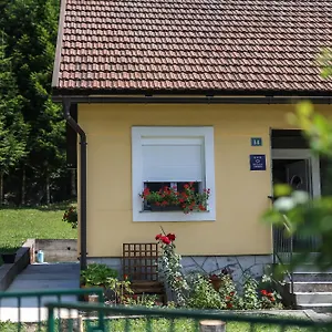 House Provance Vikendica